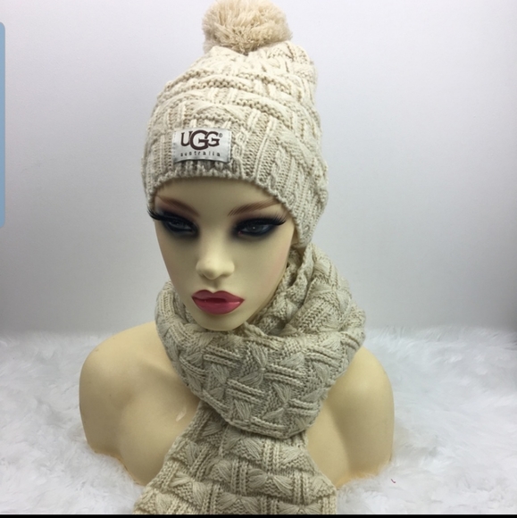 UGG Australia Winter beanie hat and scarf/never worn - Picture 4 of 6